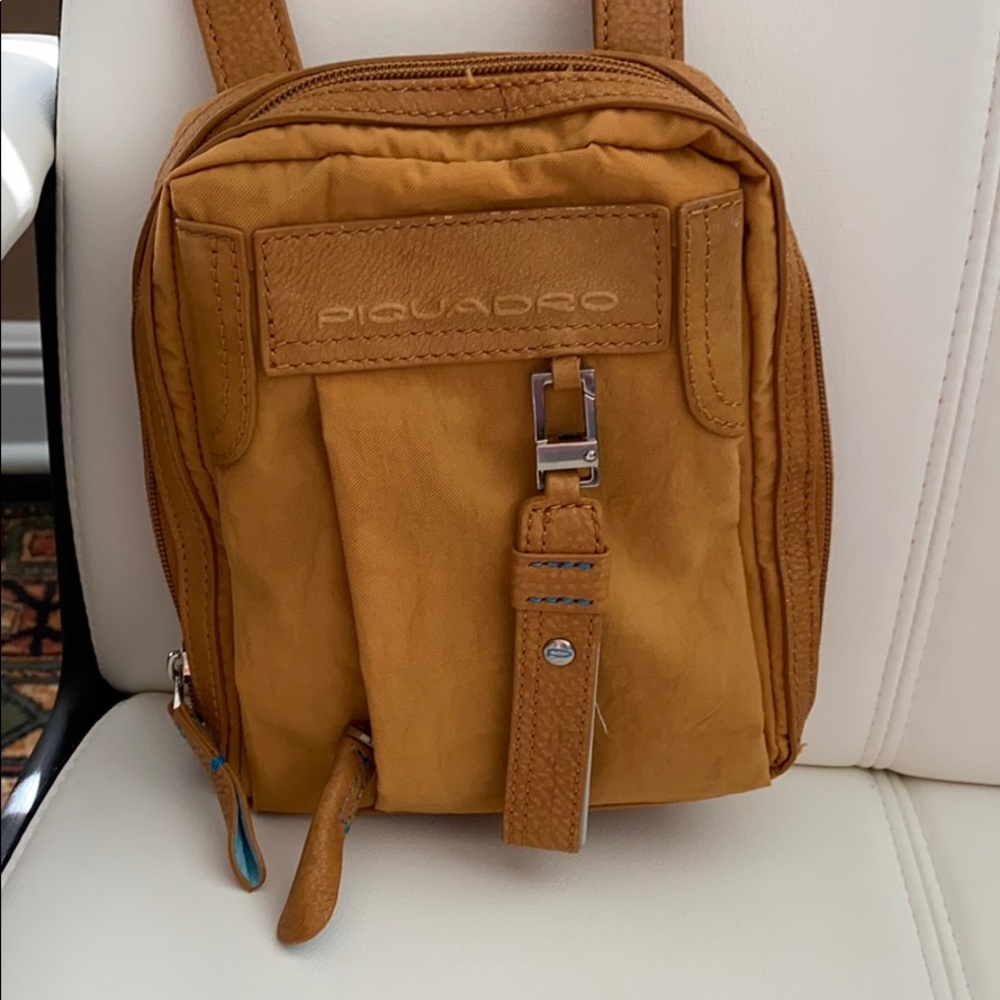 Cross shoulder small bag